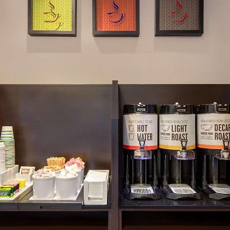 Hampton Inn By Hilton Toronto Airport Corporate Centre Exteriör bild