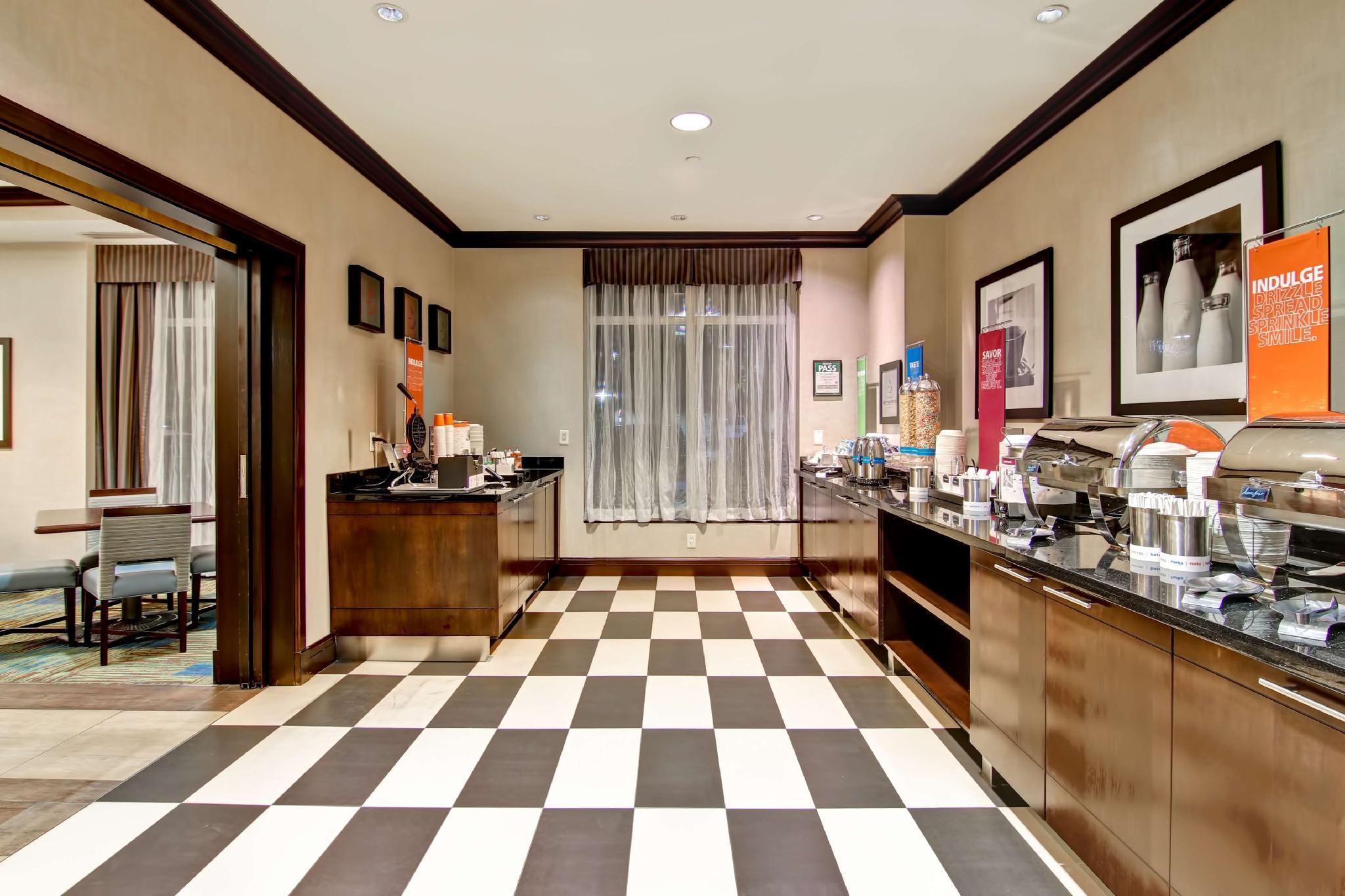 Hampton Inn By Hilton Toronto Airport Corporate Centre Exteriör bild