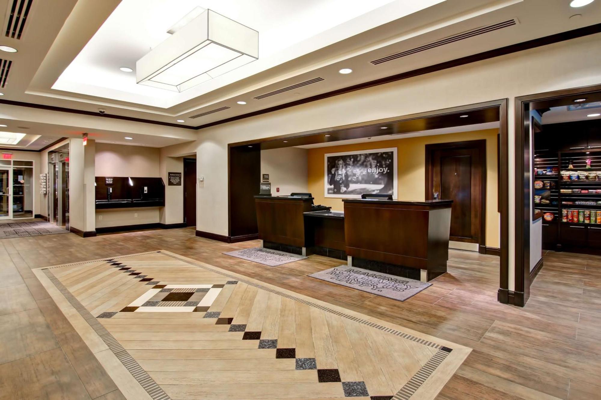 Hampton Inn By Hilton Toronto Airport Corporate Centre Exteriör bild